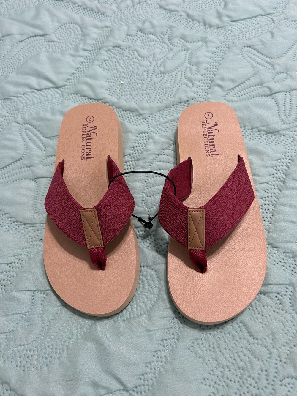 New Natural Reflections Women's Burgundy Strap Flip Flop Sandals, size 7